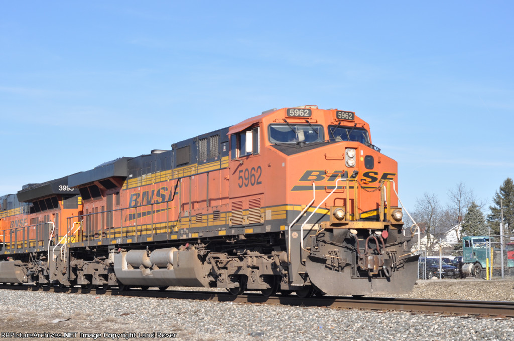 BNSF 5962 East